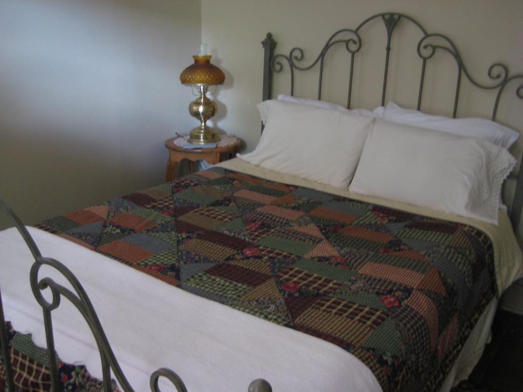 Hotel Backwoods Bed And Bath