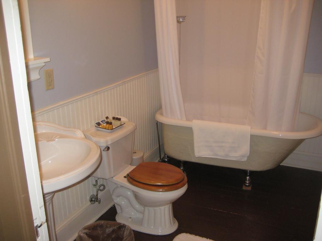 Backwoods Bed And Bath McGregor