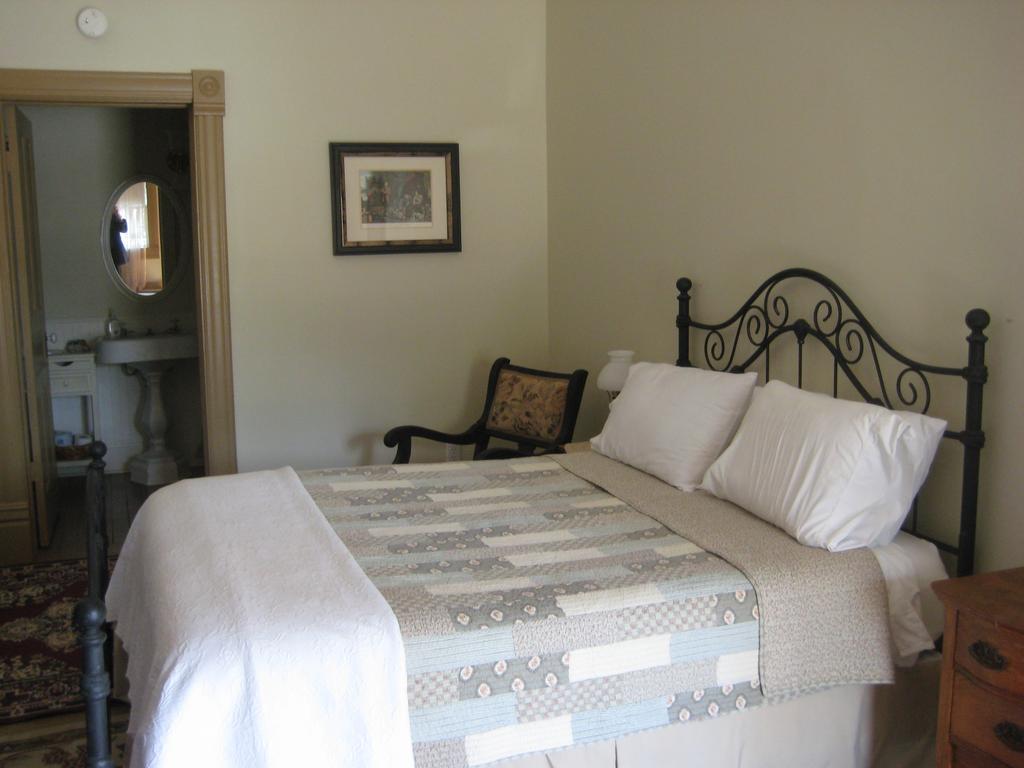 Hotel Backwoods Bed And Bath McGregor